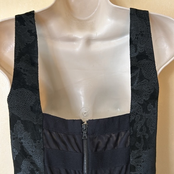 Alice + Olivia black brocade with peplum cocktail dress size 8 - Picture 11 of 16